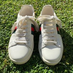 Gucci Women's Ace sneaker with bee